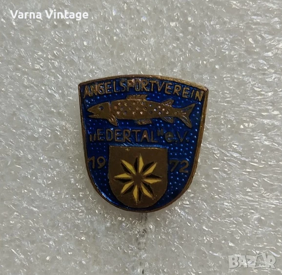 Значка на риболовния и спортен клуб "Angelsportverein Wedertal" 1972. HENECKA PFORZHEIM Германия., снимка 1