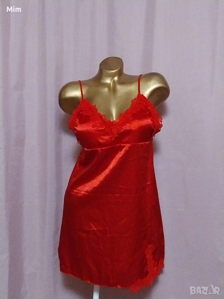 S Червена сатенена нощница , снимка 1