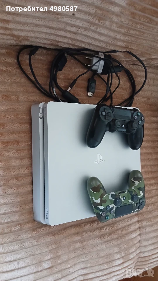 PS4 конзола + два джойстика и игри., снимка 1