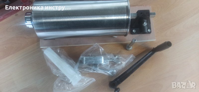 Хоризонтална пълначка за месо 4л с дървен плот, снимка 1