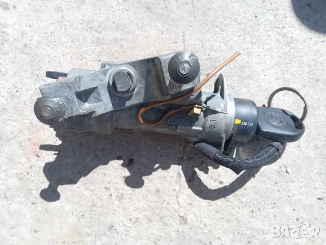 Патронник с ключ  за Волксваген Голф 4 комби 1.9 дизел 90к.с 2000г