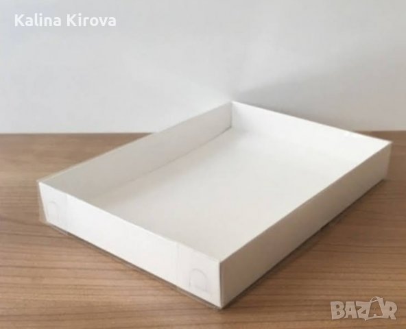 Бяла картонена кутия с прозрачен капак, снимка 1 - Други - 39690876