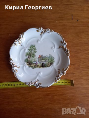 Немска  порцеланова чиния със  златен  кант 