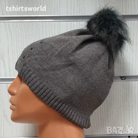 Нова зимна дамска шапка с камъчета отпред и с пух/помпон в кафяв цвят, снимка 3 - Шапки - 48210135