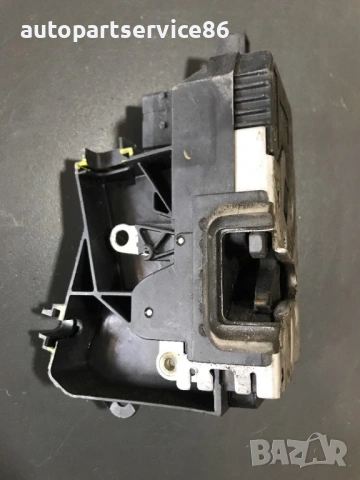 Преден десен заключващ механизъм за врата за Opel Vectra C (2002-2006) 24447343 , снимка 2 - Части - 54310430