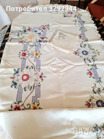 Ленена ръчно бродирана покривка., снимка 2 - Декорация за дома - 49301626