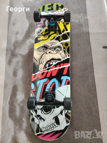 Скейтборд Oxelo и каска Quicksilver.