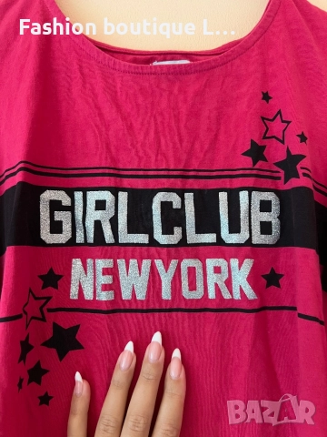 Цикламена блуза 100% памук с изрязано рамо S размер и надпис Girl Club New York 🩷🩷🩷, снимка 3 - Блузи с дълъг ръкав и пуловери - 52166402