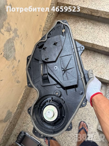 Вътрешна обезшумителна кора на задна дясна врата на Range Rover Evoque само за 50лв. BJ3224766AE, снимка 2 - Части - 52536860