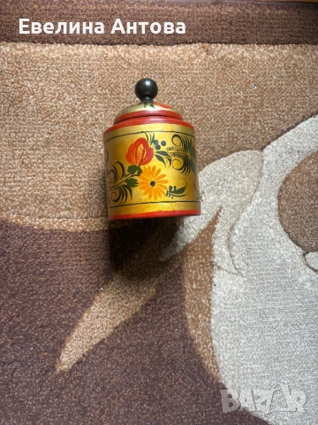 Дървена рисувана кутия Хохлома