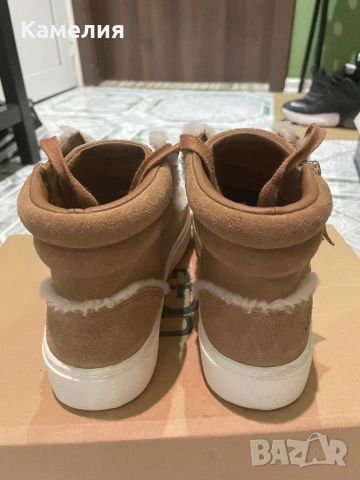 Оригинални обувки UGG, снимка 3 - Кецове - 52719600