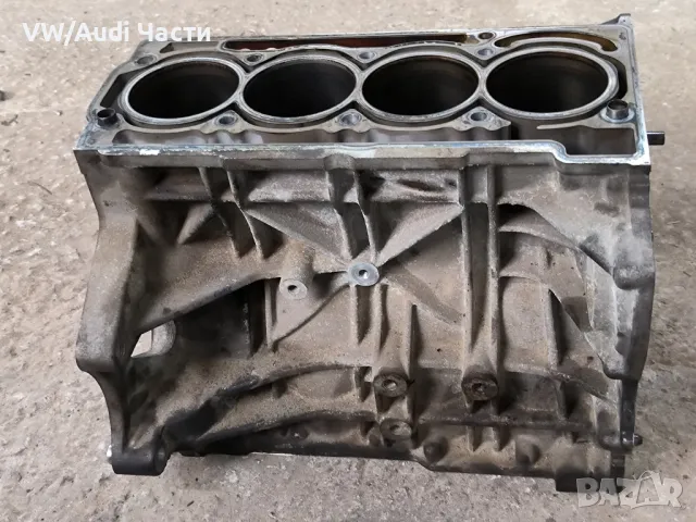 Цилиндров блок за Голф 5 Ауди А3 1.6 фси VW Golf 5 Audi A3 8P 1.6 FSI Passat Touran 03C103019, снимка 2 - Части - 50426320