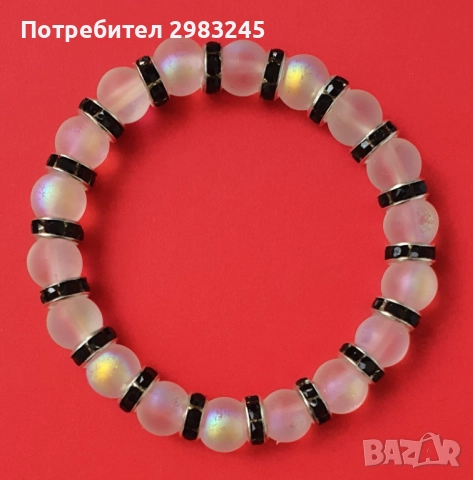 Гривна с лунен камък и черни разделители