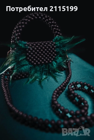 Ръчно изработени чанти с акрилни мъниста и пера