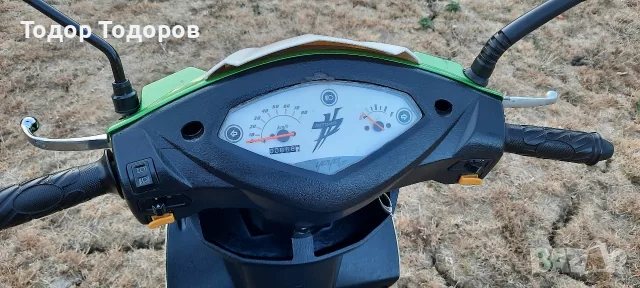 Скутер 870км. 49cc 4т. С документи , снимка 4 - Мотоциклети и мототехника - 56106288