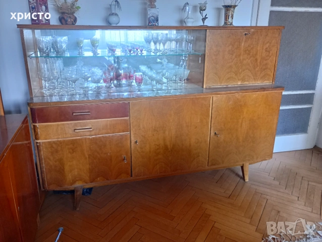 Продавам  салонен  бюфет.