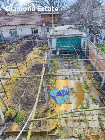 Двуетажна къща близнак в град Чирпан, снимка 13 - Къщи - 54039893