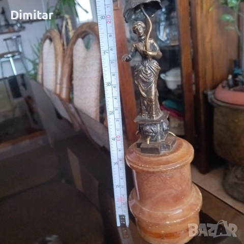 Бронзова статуетка на дама с чадър върху мраморна основа, Франция, начало на XX век, снимка 2 - Антикварни и старинни предмети - 52302790