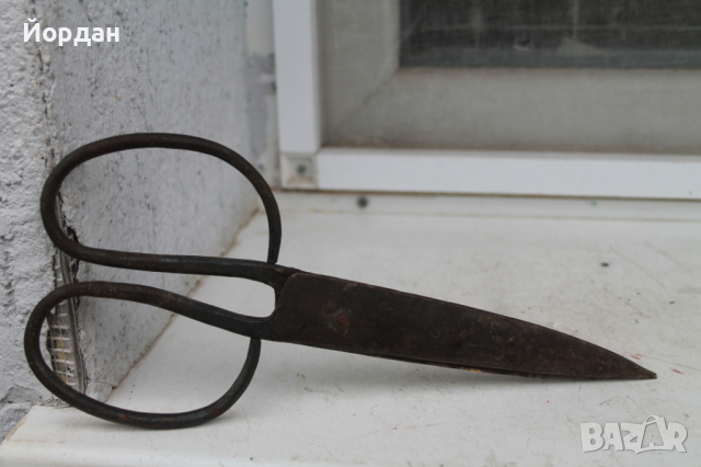 Стара кована ножица майстор ''А.И" , снимка 1 - Антикварни и старинни предмети - 44716298