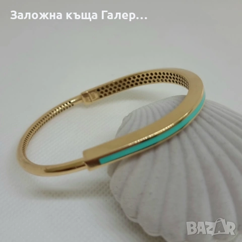 Златна твърда гривна 585 (14 карат) с емайл – елегантен и изискан аксесоар!, снимка 8 - Гривни - 54214563