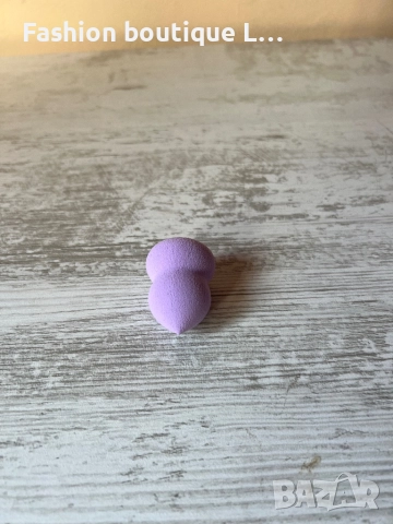 Нова гъбичка за грим тип спонджи в лилав цвят с два различни върха от двете страни за прецизност 💜, снимка 3 - Декоративна козметика - 52443516