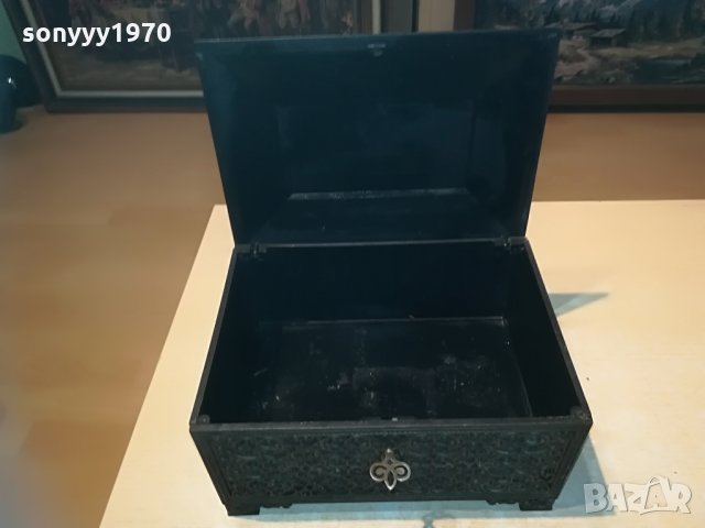 поръчана-АНТИКА-СТАРА МЕТАЛНА КУТИЯ С КЛЮЧ-25Х19Х15СМ, снимка 16 - Колекции - 29235098