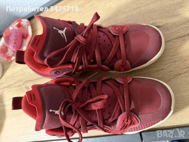 Nike Air Jordan Low "Team Red", снимка 2 - Дамски ежедневни обувки - 53120160