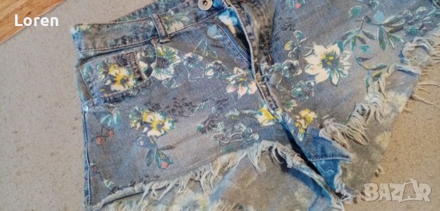 Страхотни къси дънки като нови на цветя, снимка 3 - Дънки - 42559090