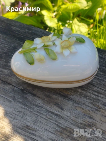 Кутия за бижута Coalport - Великденско яйце Нарцис - 1977 г. , снимка 2 - Антикварни и старинни предмети - 50678292