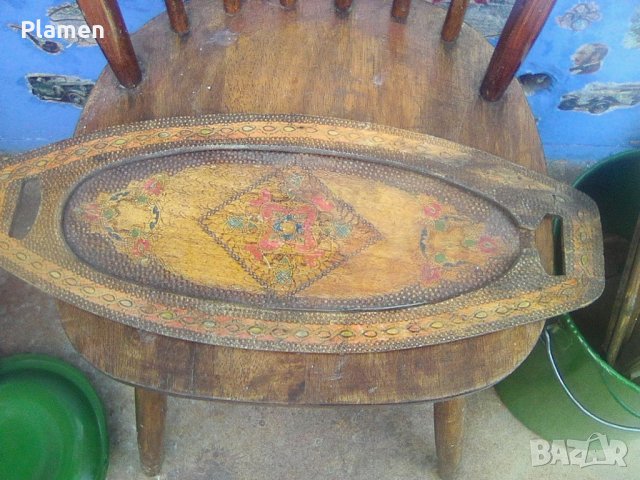 Стар изрисуван и пирографиран дървен български поднос елипсовиден със стъкло, снимка 1