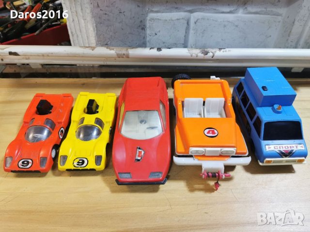 Стари детски играчки с механизъм от социализма