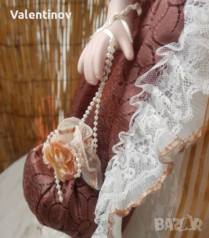 Порцеланова кукла със стойка- 70см, снимка 6 - Кукли - 49791595