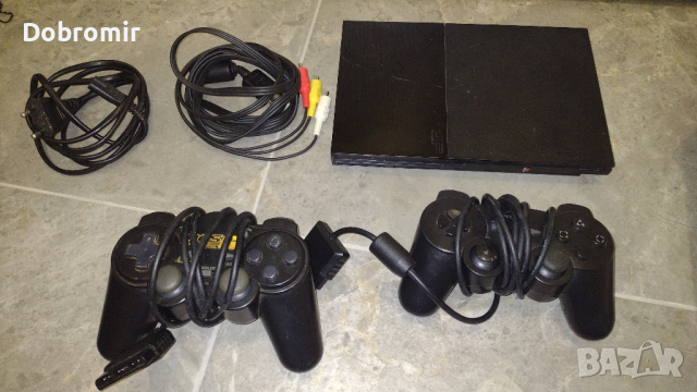 Playstation 2 с два джойстика и кабели, снимка 1