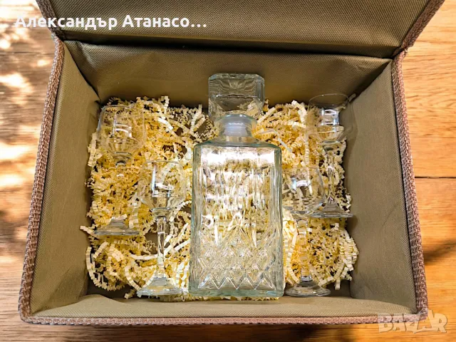 Гравиран сет от Гарафа,Четири чаши за ракия,Подаръчна бамбукова кутия, снимка 2 - Чаши - 50368135