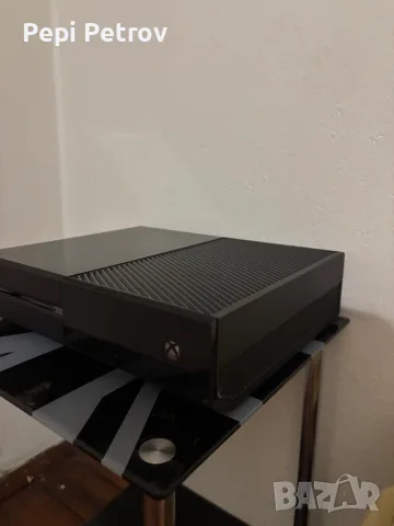 Продавам xbox one с два джойстика, снимка 2 - Xbox конзоли - 56137491