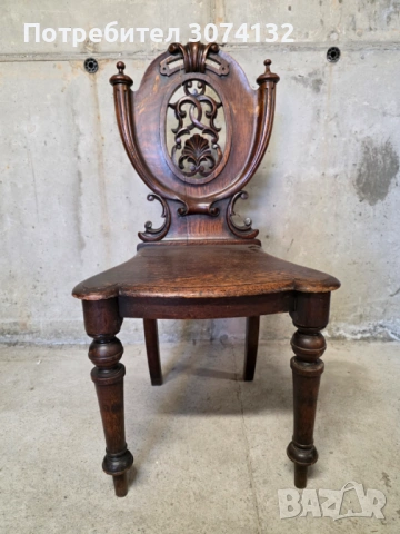 Антикварен стол с дърворезба 