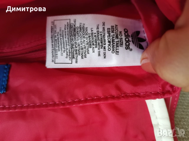Оригинална Adidas, малка спортна чанта , снимка 4 - Чанти - 53168070