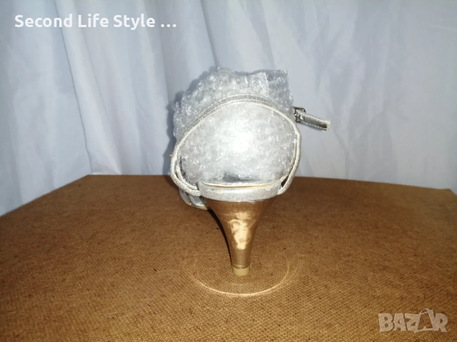 №40 Дамски сандали с отворени пръсти и нисък ток; с кристали и огледален ток; сребрист цвят, снимка 4 - Сандали - 53042656