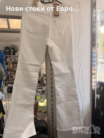дамски дънки Levi's 726 Flare в чист бял цвят.  Размер: W28 / L32 (S/M), снимка 4 - Дънки - 55792170