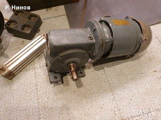 Монофазен ел.двигател/електромотор/електродвигател - редуктор 0.37 kW 100 оборота, снимка 1