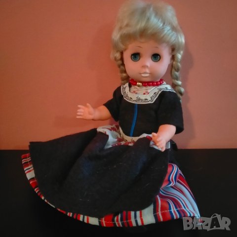 Колекционерска кукла народна носия Germany 32 см, снимка 14 - Колекции - 44477967