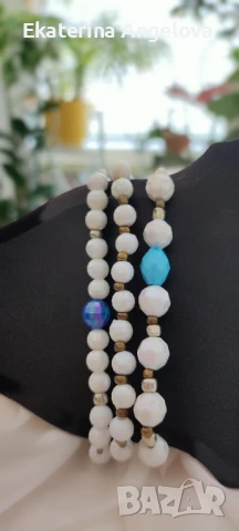 Летни гривни от мъниста бохо бяло черни синьо хендмейд ластични
