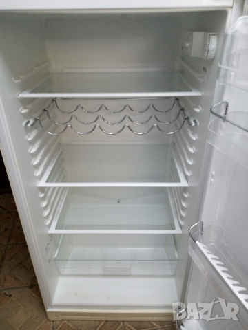 Бежов хладилник с горна камера Smeg ретро дизайн 2 години гаранция!, снимка 2 - Хладилници - 44628809