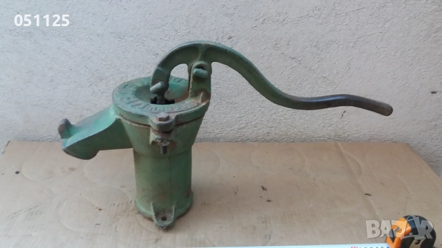 стара соц. помпа за вода - ръчна , снимка 3 - Антикварни и старинни предмети - 52923386