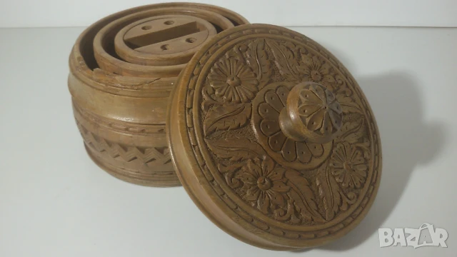 Кръгла дървена кутийка с кръгли отделения, снимка 2 - Антикварни и старинни предмети - 51005866