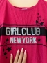 Цикламена блуза 100% памук с изрязано рамо S размер и надпис Girl Club New York 🩷🩷🩷, снимка 3