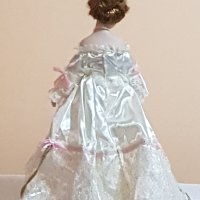 Порцеланова кукла със стойка , снимка 4 - Кукли - 44429381