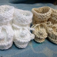 Ръчно плетиво, снимка 4 - Бебешки чорапи - 32020459