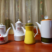 Порцеланови чайници, снимка 1 - Антикварни и старинни предмети - 44768316