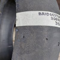 Bridgestone v02r 200/65/17 слик задна гума за мотор , снимка 2 - Гуми и джанти - 40274164